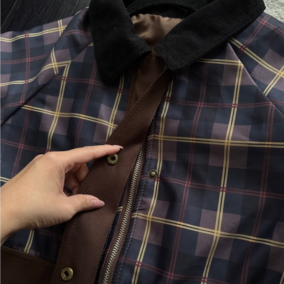 Lightweight Plaid Jacket with Brown Accents - Picture 6 of 11